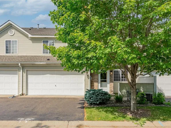 8878 Spring Ln, Woodbury, MN 55125