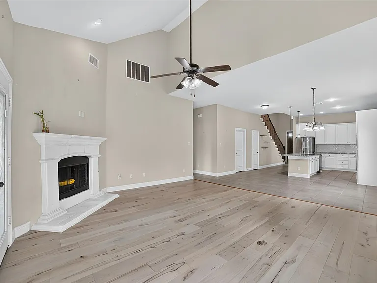 10712 Troutt Dr — Photo 4