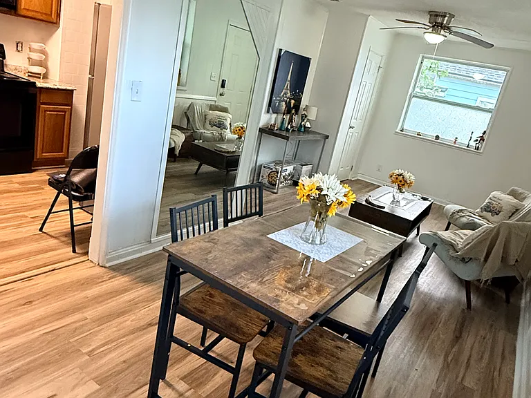 660 W 18th St — Photo 3