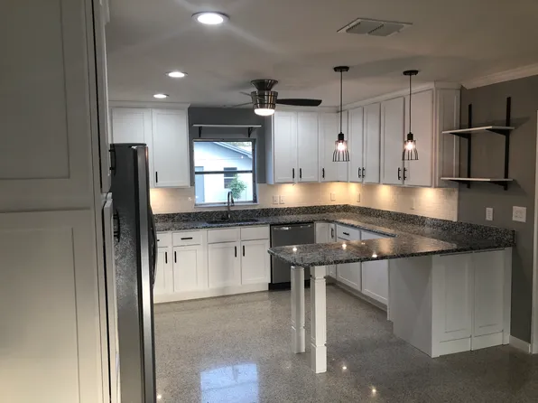 830 N 8th St, Eagle Lake, FL 33839
