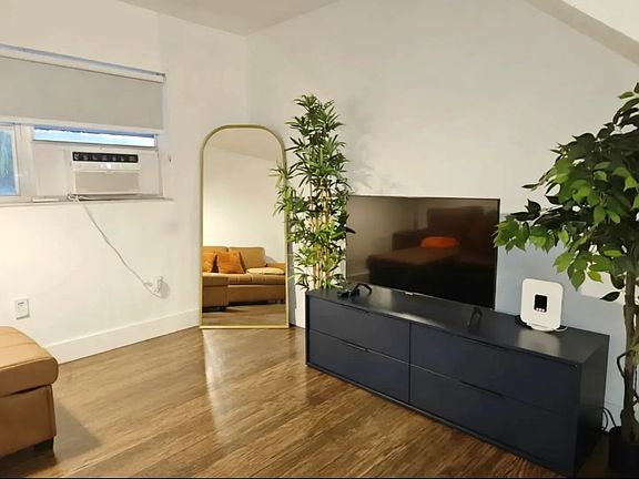 3rd image of 421 NE 68th St APT 10