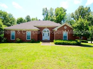 2800 Trelawny Dr, Clarksville, TN 37043