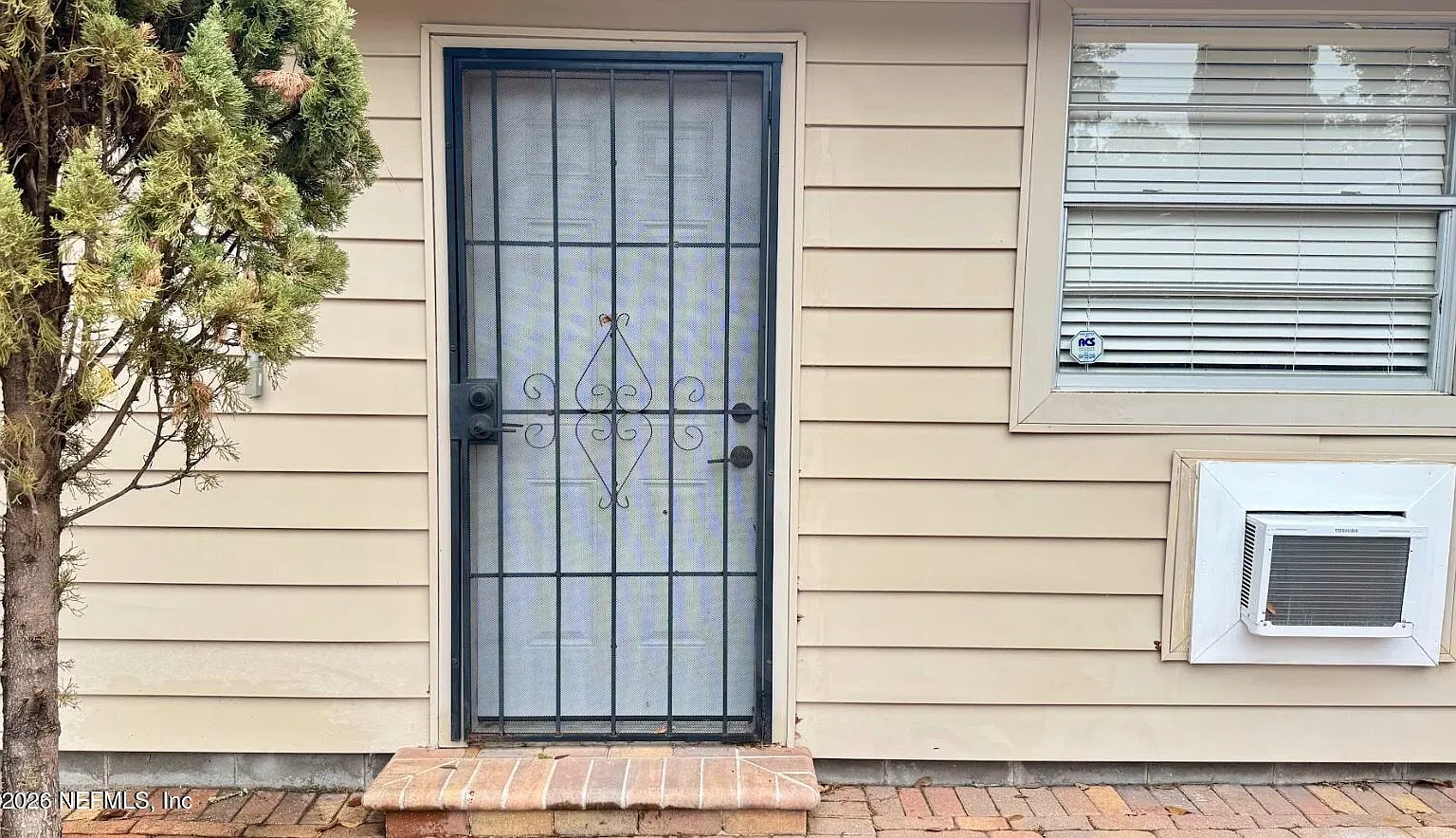 1 bed, 1.0 bath, 900 sqft, $1,295 — Photo 2