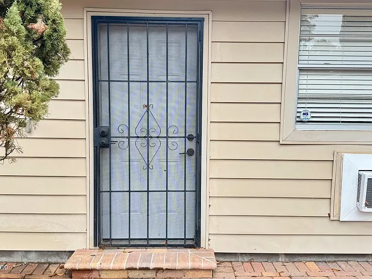 5557 Floral Ave — Photo 2