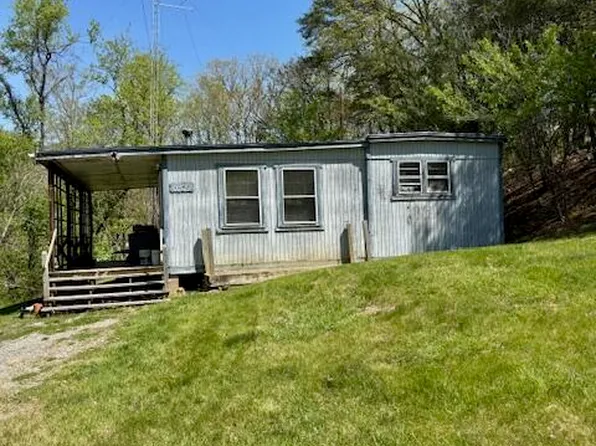 1142 Davis Ln, Vinton, VA 24179