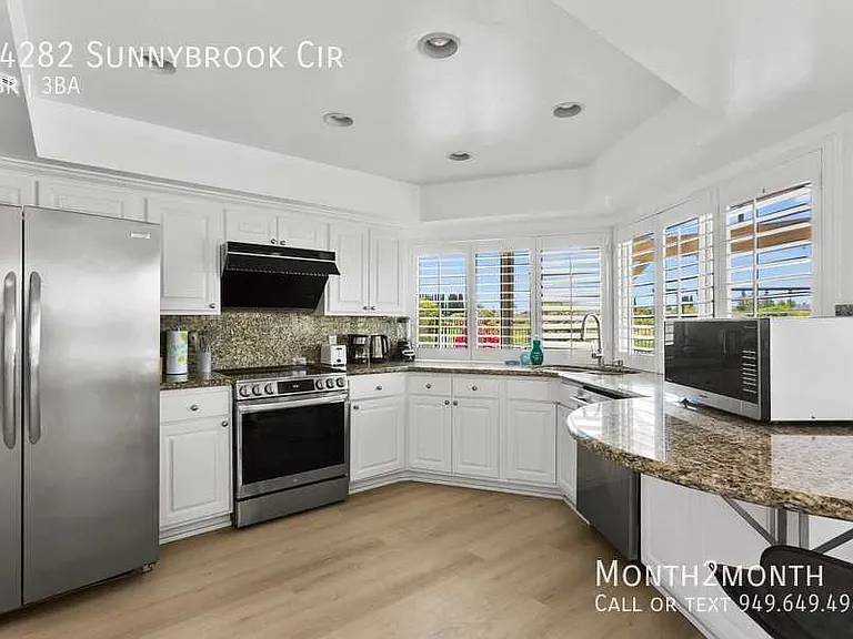 24282 Sunnybrook Cir — Photo 10