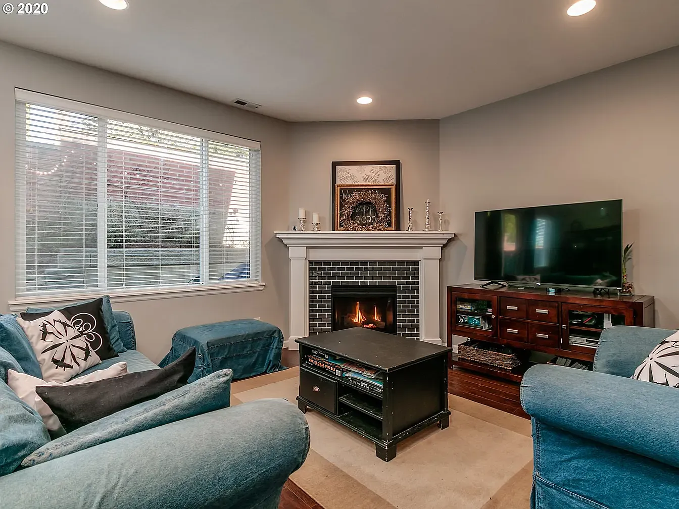 4 bed, 2.5 bath, 3049 sqft, $3,400 — Photo 4