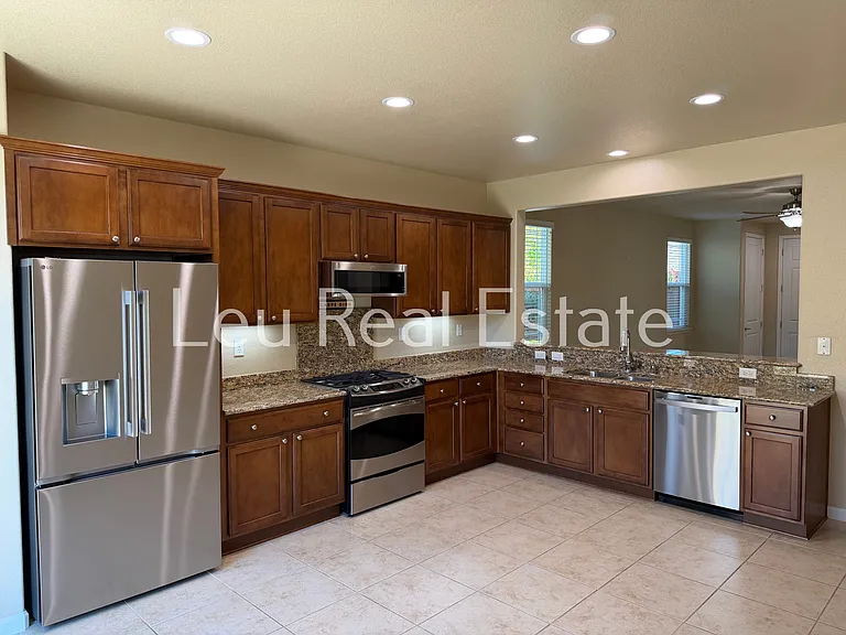 7425 Foxburgh Ct — Photo 2