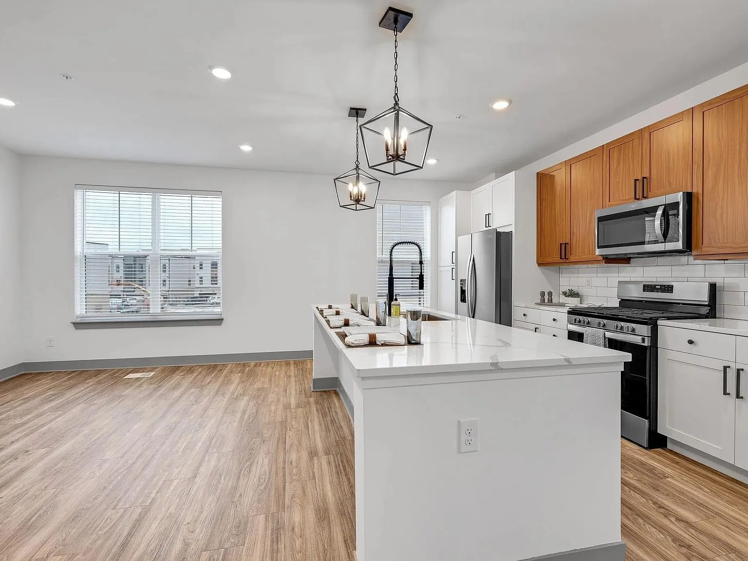 4 bed, 3.5 bath, 2265 sqft, $3,885 — Photo 2