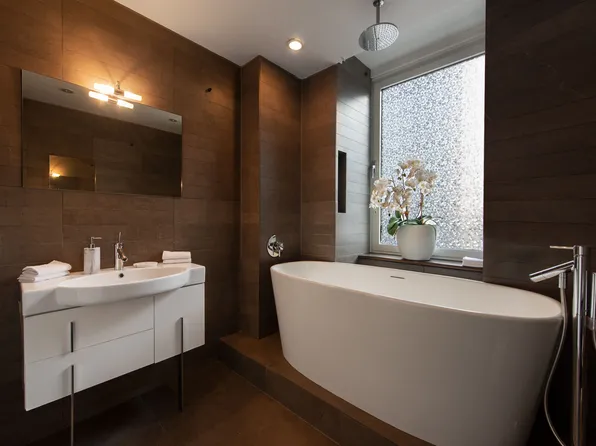 635 West 42nd Street image 11 of 17