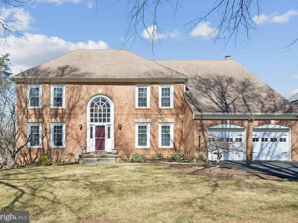 15127 Wetherburn Dr, Centreville, VA 20120