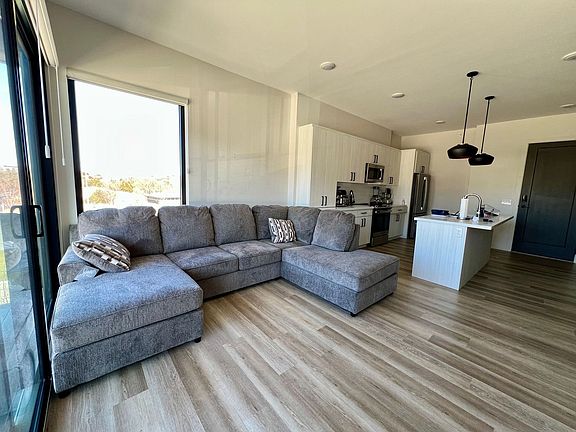 3rd image of 3022 Fieldhouse Cir #211