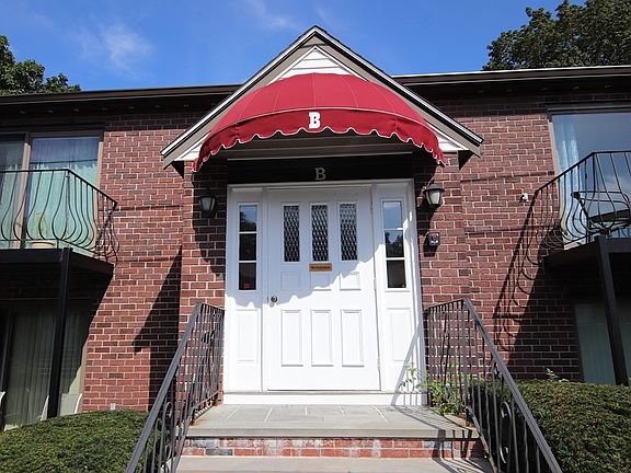 3rd image of 141 Essex St APT B6