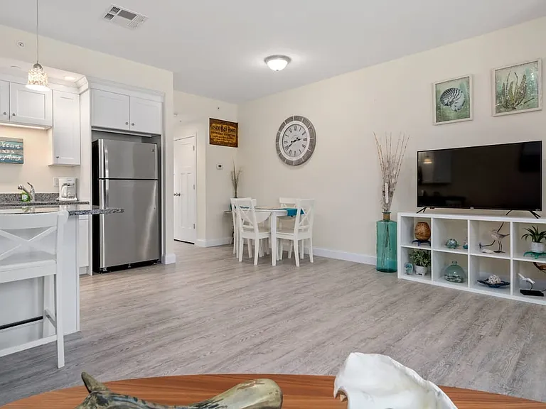 128 Ashworth Ave #204 — Photo 10