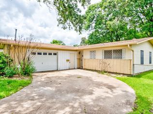 4710 Boyd Ave, Groves, TX 77619