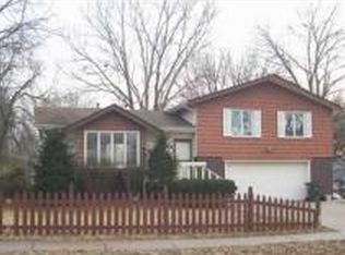 2705 E 35th St, Davenport, IA 52807