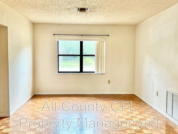3rd image of 718 Buckminster Cir