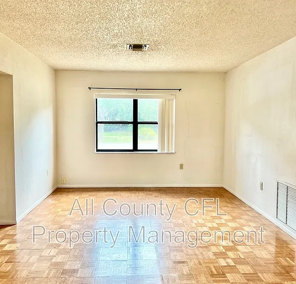 718 Buckminster Cir — Photo 3