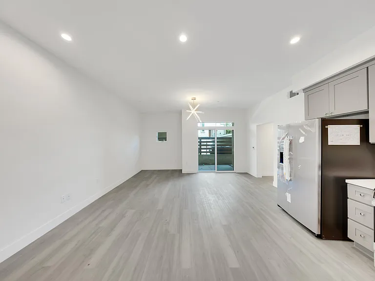 973 E Del Mar Blvd #104 — Photo 9
