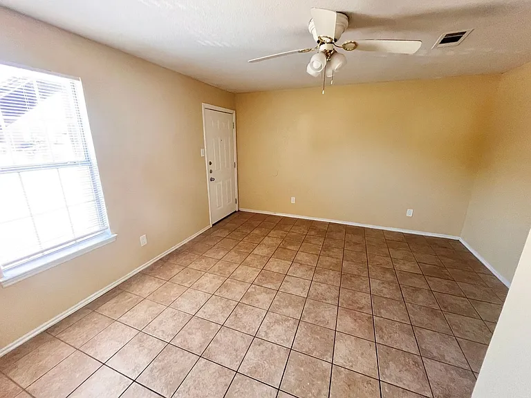 1703 Benttree Dr #B — Photo 4