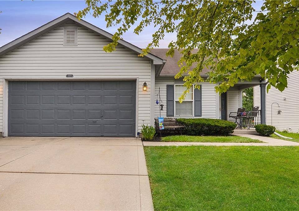 1st image of 448 Grand Woods Dr