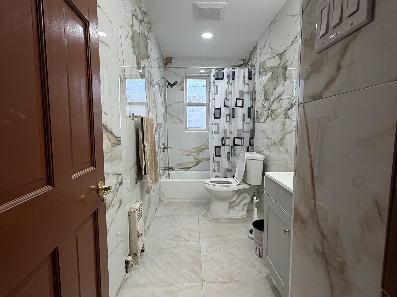 4 bed, 1000 sqft, $3,500 — Photo 2