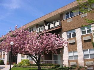 1111 River Rd APT F23, Edgewater, NJ 07020