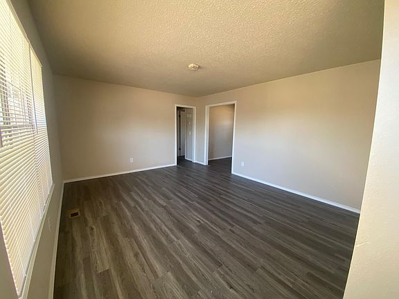 3rd image of 321 W Vandament Ave