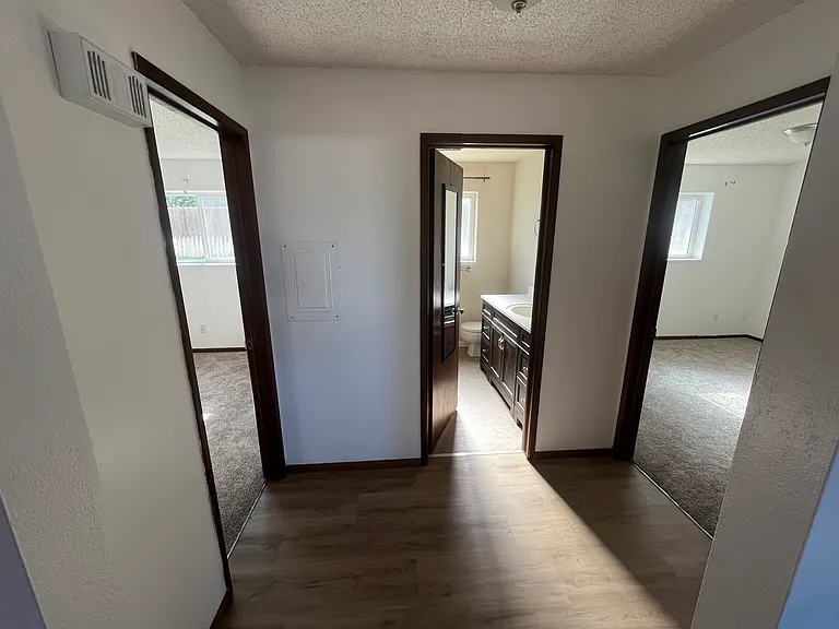 321 NE Damson Ave #A — Photo 9