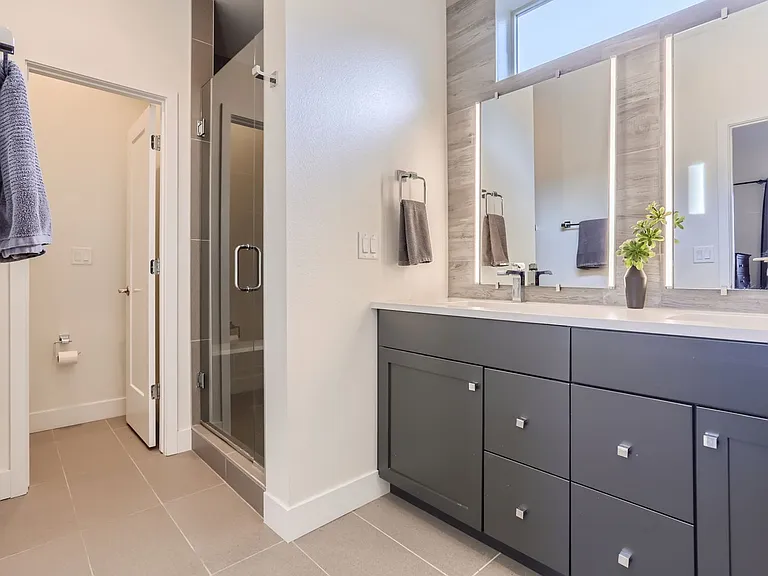 1581 N Perry St — Photo 15