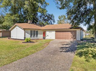 2210 W Link Dr, Orange, TX 77630