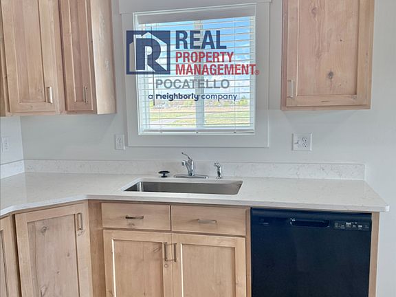 4th image of 5405 Park Lawn Dr #104