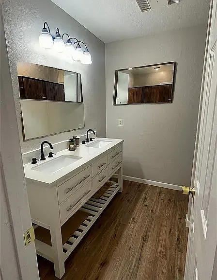 2 bed, 1050 sqft, $1,350 — Photo 2