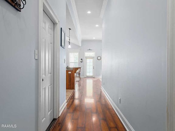 3rd image of 110 Kellog Ave