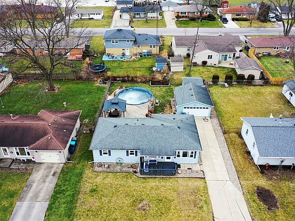3rd image of 525 Evergreen Ln