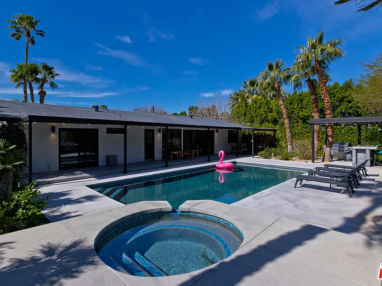 2660 N Farrell Dr — Photo 10