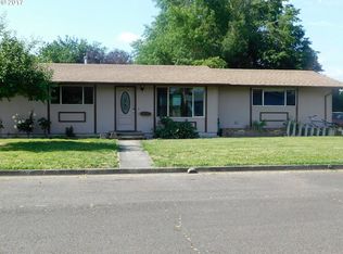 380 N 7th Pl, Harrisburg, OR