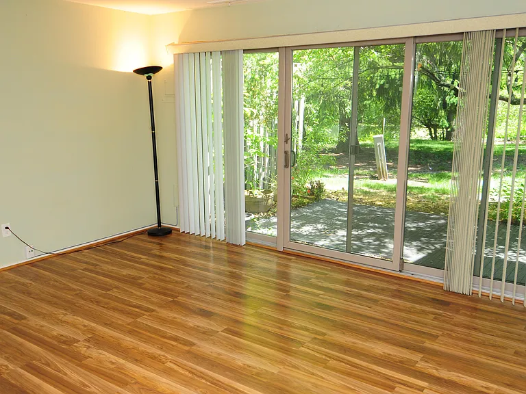 684 Peninsula Ct — Photo 9