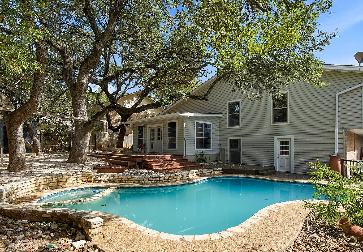4 bed, 2719 sqft, $2,995 — Photo 2