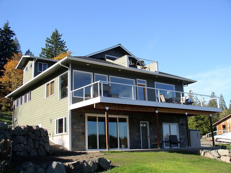 Lakeside Living