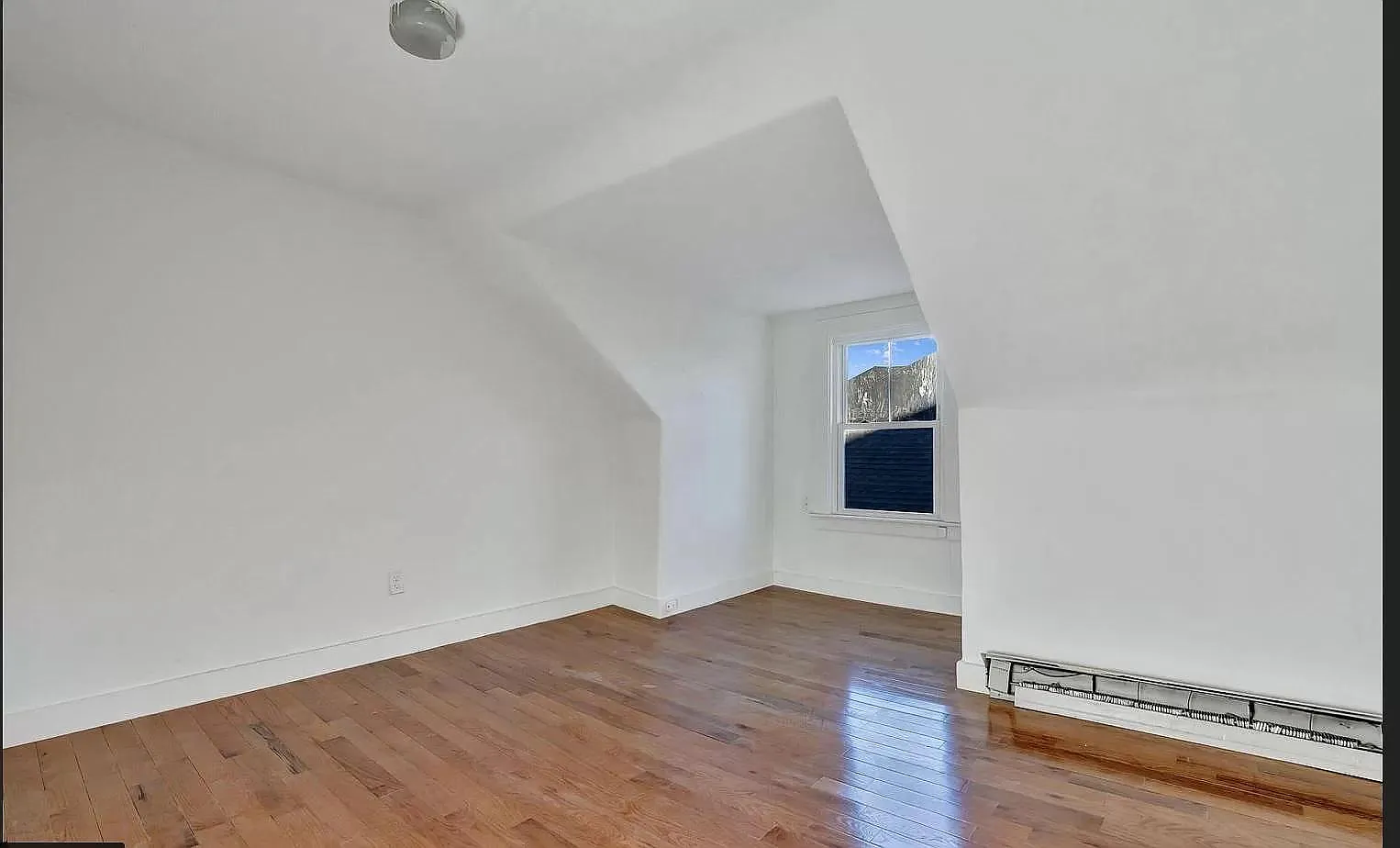 5 bed, 1973 sqft, $4,000 — Photo 4