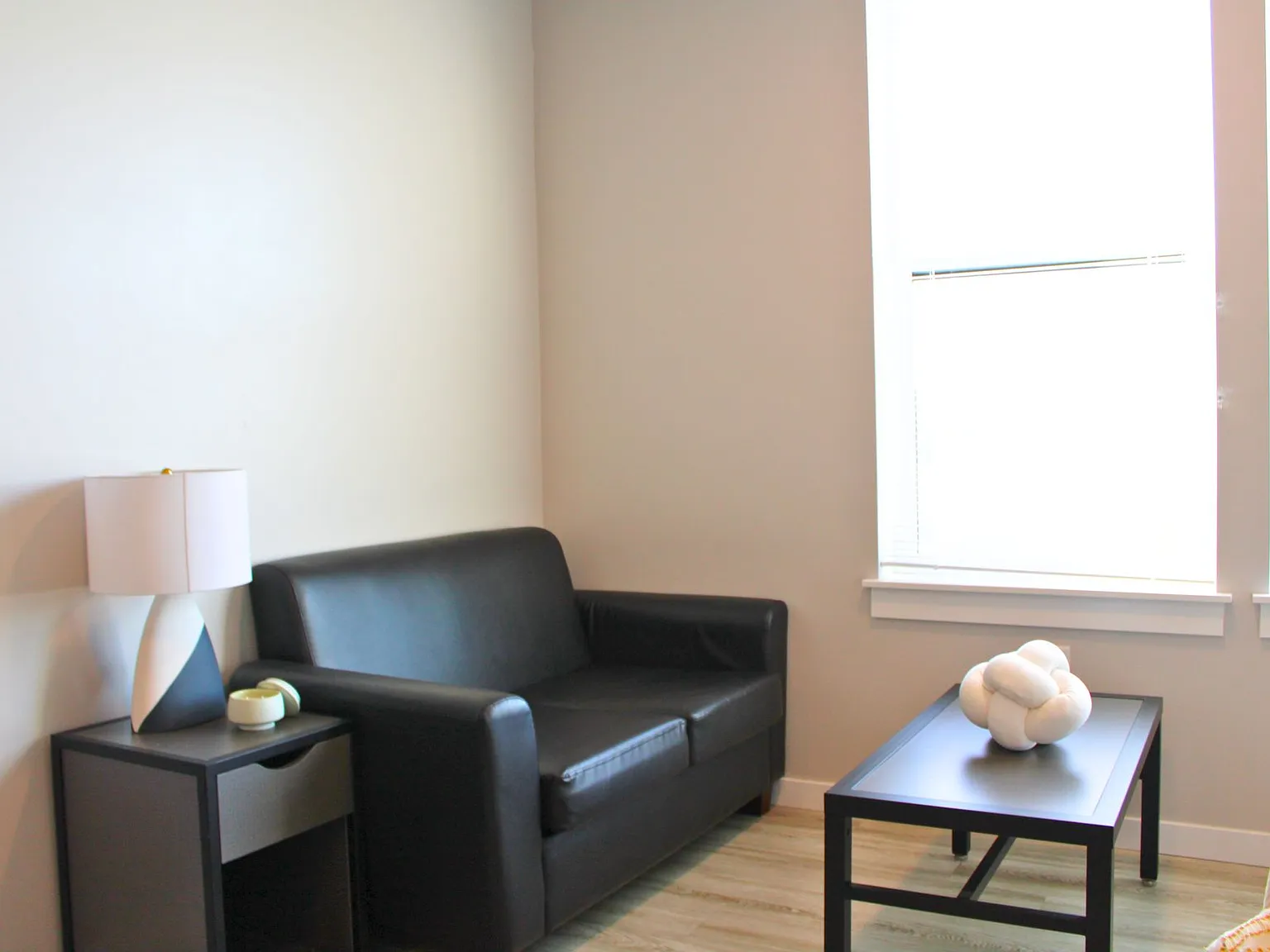 Ferry Street Flats - Modern Studios and Lofted units right by campus! — Photo 4