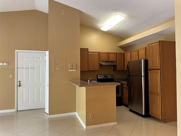 3rd image of 731 Lyons Rd APT 16203