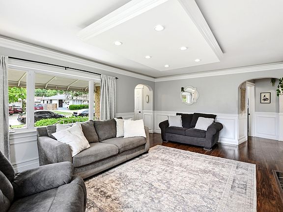 5th image of 204 S Reedwood Dr