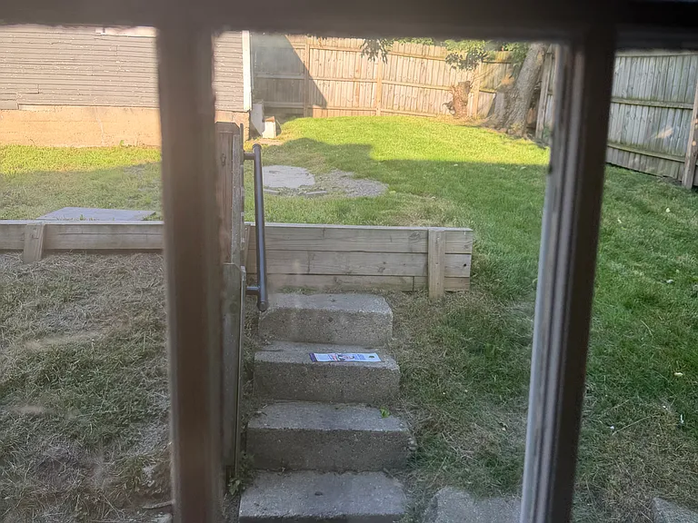 642 Sinclair Ave NE — Photo 18