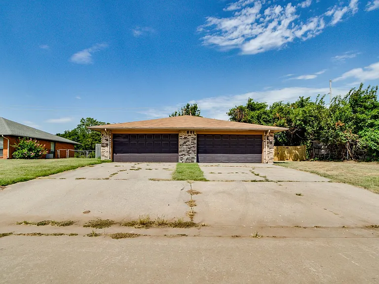 819 N Eagle Ln — Photo 1