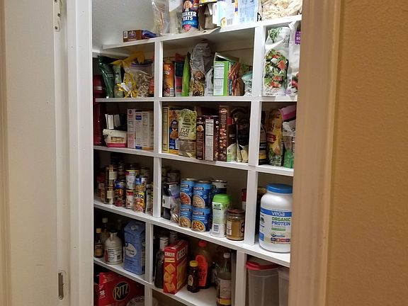 Walk in pantry