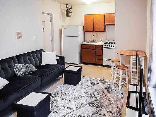 3rd image of 206 E 67th St APT 43