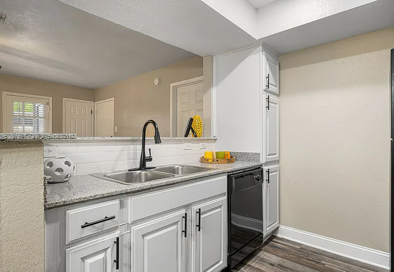 The Pinnacle Apartments — Photo 2