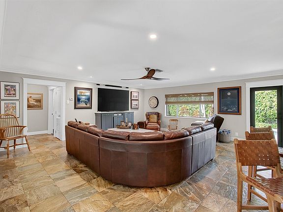 5th image of 707 SE 25th Avenue